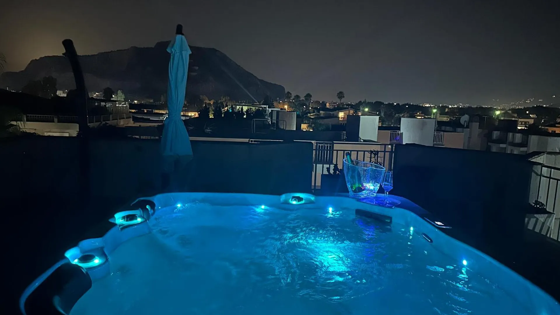 Appartement Flat With Jacuzzi - Casa Pia à Mondello