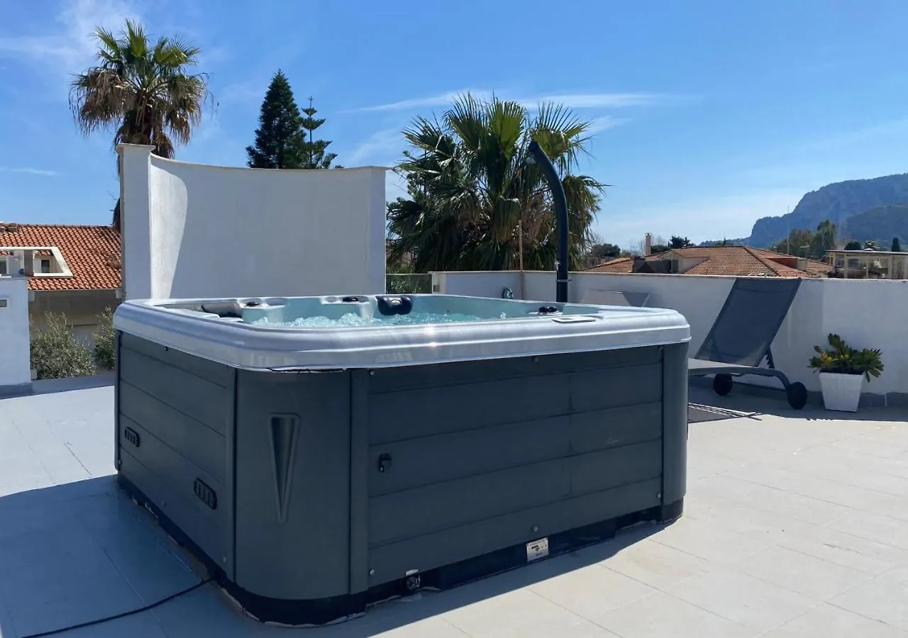 Flat With Jacuzzi - Casa Pia Apartment Mondello 0*,